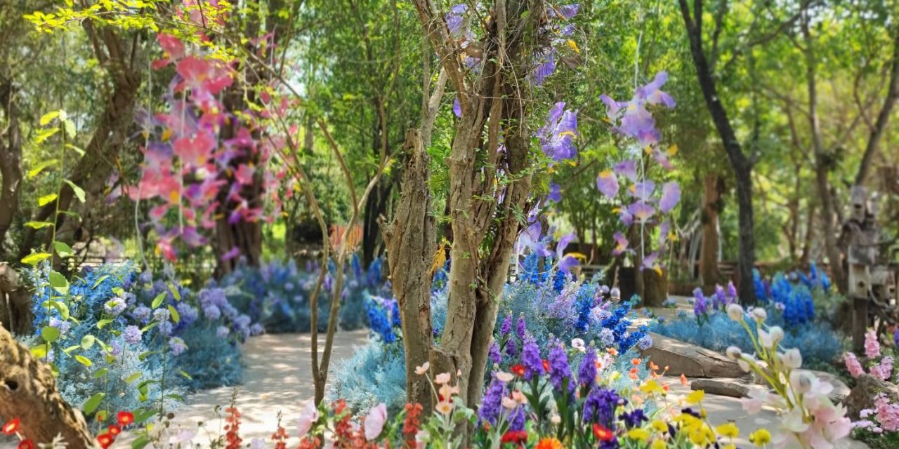 งานเทศกาลฤดูร้อน Nasatta Summer Flower Carnival ครั้งที่2 ที่ ณ สัทธา อุทยานไทย จังหวัดราชบุรี งานจัดแสดงประติมากรรมดอกไม้ประดิษฐ์สุดอลังการ